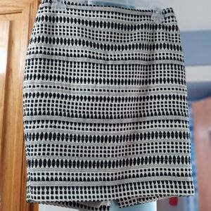 🌠 #138 LOFT Black and White Geometric Skirt